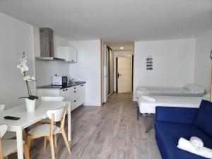 Kuchyňa alebo kuchynka v ubytovaní Apartamentos Eurhostal 3000