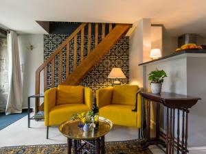Część wypoczynkowa w obiekcie Apartment Penguilly by Interhome