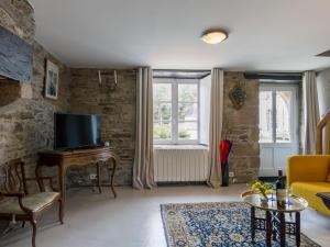 Televízia a/alebo spoločenská miestnosť v ubytovaní Apartment Penguilly by Interhome + 22 fotografií