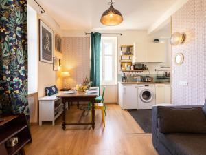 Kuchyňa alebo kuchynka v ubytovaní Apartment Haitze Egoa by Interhome