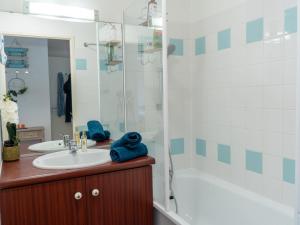 Kúpeľňa v ubytovaní Apartment Le Hameau du Golf by Interhome