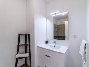 Koupelna v ubytování Holiday Home Domaine des fées by Interhome