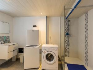 Kúpeľňa v ubytovaní Holiday Home La Glycine by Interhome