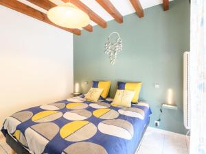 a bedroom with a blue and yellow bed in a room at Holiday Home Yuvita by Interhome in Mimizan