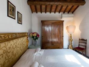 A bed or beds in a room at Chalet Amphora by Interhome