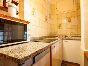 Η κουζίνα ή μικρή κουζίνα στο Apartment Duna Marina by Interhome