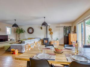 Χώρος καθιστικού στο Villa la Choupette by Interhome