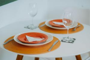 a table with two plates and a glass of wine at Reserva Cabanas in Balsa Nova