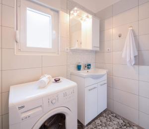 Koupelna v ubytování Apartments Sucic