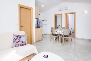Kuchyň nebo kuchyňský kout v ubytování Apartments Sucic