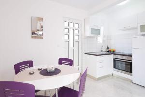 Kuchyň nebo kuchyňský kout v ubytování Apartments Sucic