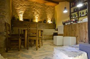 a restaurant with a table and chairs in a room at Xisto Sentido in Martim Branco