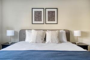 a bedroom with a bed with pillows and two lamps at Redwood City 2BR w Pool WD Parking nr WF TJ SFO-627 in Redwood City +18 photos