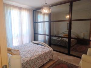 a bedroom with a bed and a large mirror at CASAVACANZE MEVANIA in Bevagna