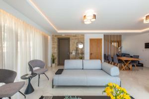 Posezení v ubytování Actea Seaview Villas I "Free" heated pool & 800m sea