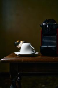 a plate on a table next to a toaster at Palazzo San Luca in Venice