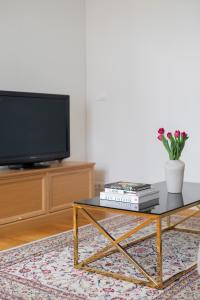 TV a/nebo společenská místnost v ubytování Culture Apartment Tartu