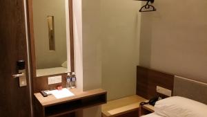 Koupelna v ubytování Go Hotel