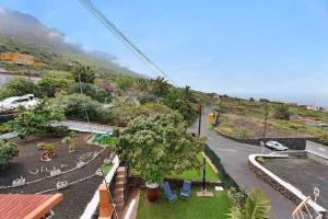 a view of a street with a mountain in the background at Villa Luisa en Frontera in Tigaday