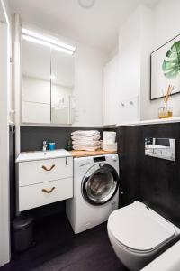 Ванная комната в Wola Canary De Luxe Apartment