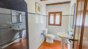 Koupelna v ubytování La Carrasca II Priego de Córdoba by Ruralidays + 6 fotografií