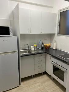 Kuchyňa alebo kuchynka v ubytovaní Estudio con amplia terraza en Puerto de la Cruz