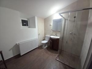 Ένα μπάνιο στο Căsuța din Deal +39 φωτογραφίες