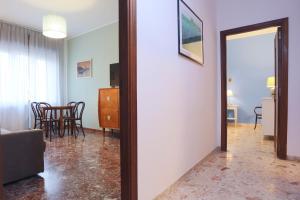 A seating area at GuestHost - Casa Vita Roomy Apartment