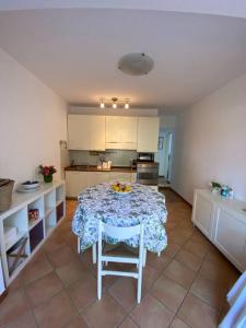 A kitchen or kitchenette at La Casina di Forte