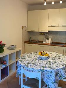 A kitchen or kitchenette at La Casina di Forte