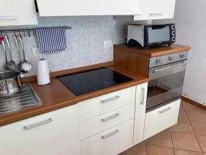 A kitchen or kitchenette at La Casina di Forte