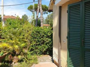 A garden outside La Casina di Forte