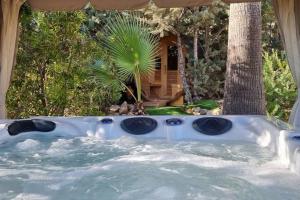 Fotografie z fotogalerie ubytování Villa à la campagne avec vues, piscine, jaccuzi, sauna v destinaci Alora