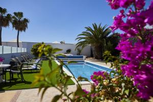 Basen w obiekcie Casa Hawkeshead - LH108 By Villas Now Ltd lub w pobliżu
