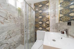 Koupelna v ubytování Modern Well Appointed Flat in Antalya Muratpasa