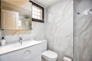 Zdjęcie z galerii obiektu Puerto Banus Penthouse With Panoramic Sea Views w Marbelli
