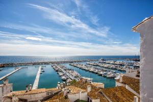Zdjęcie z galerii obiektu Puerto Banus Penthouse With Panoramic Sea Views w Marbelli