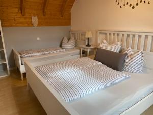 Postel nebo postele na pokoji v ubytování Gästehaus Brigitte Duri