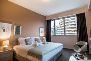 A bed or beds in a room at Athens Gem