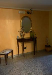 ノートにあるB & B Il Giardinoの鏡と便付き化粧台
