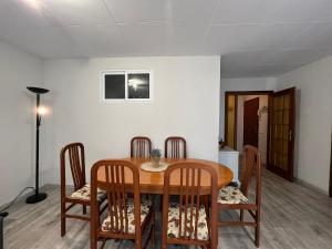 a dining room with a table and chairs at Apartamento Sedassos Circo Romano in Tarragona