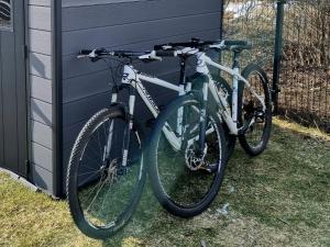 在Panorama Tatry Chalets内部或周边骑自行车