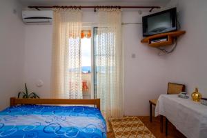 En eller flere senge i et værelse på Apartments Marko