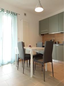 a kitchen with a dining room table and chairs at CASA RELAX MARE Vasto in Vasto