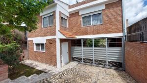 Το κτήριο όπου στεγάζεται  το διαμέρισμα