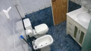 Ένα μπάνιο στο Monoambiente Mina Clavero