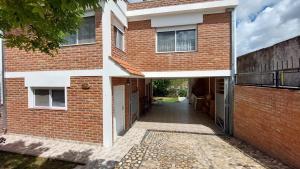 Το κτήριο όπου στεγάζεται  το διαμέρισμα +7 φωτογραφίες