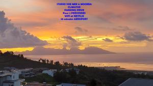 Fotografie z fotogalerie ubytování Studio Vaimiti pour 2 personnes vue mer et Moorea v destinaci Faaa