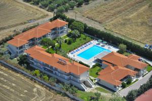 Bazén v ubytování Kalives Resort nebo v jeho okolí