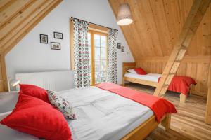 En eller flere senge i et værelse på Zakopiańska Osada Domki & SPA
